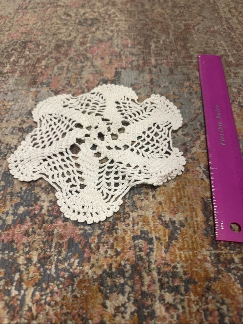 Set of 4 Vintage Lace Crochet Dollies, White / Cream / Tan, Floral Pattern